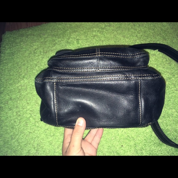 Clearance 🛍 Black fossil crossbody. - Picture 3 of 8